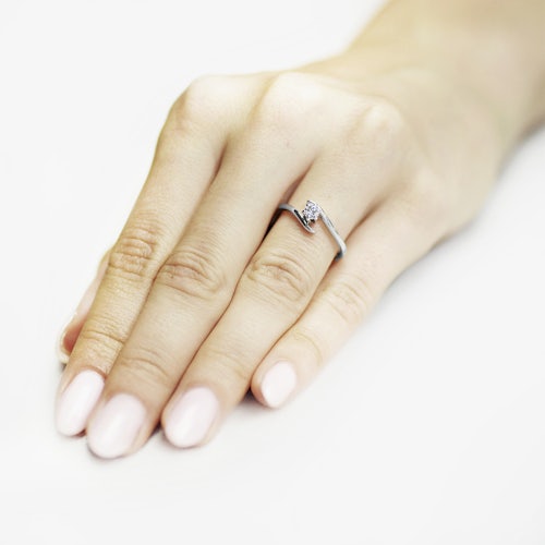 Pierścionek zaręczynowy SAVICKI: białe złoto, diament